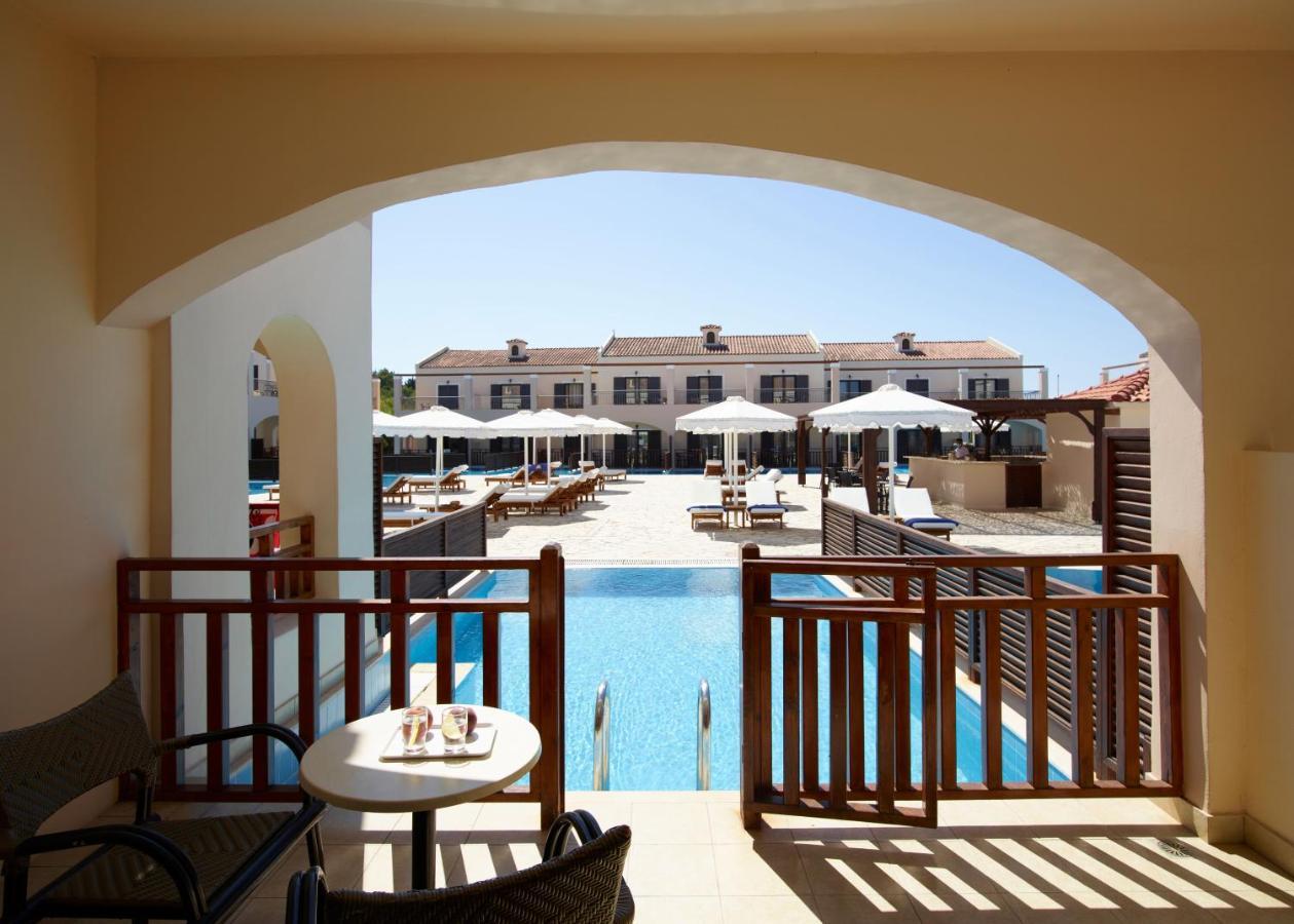 Roda Beach Resort & Spa Luaran gambar