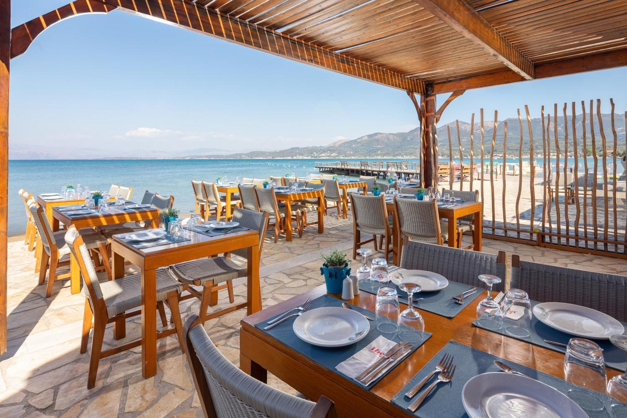 Roda Beach Resort & Spa Luaran gambar